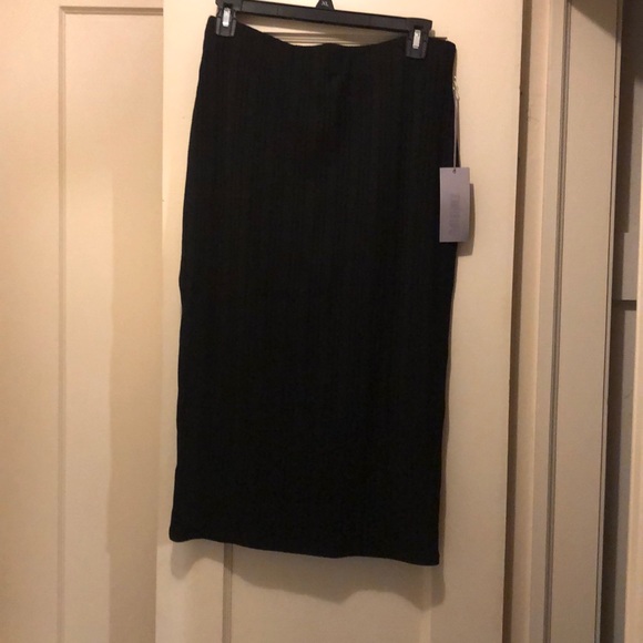 Jennifer Lopez slim black skirt - Picture 2 of 5